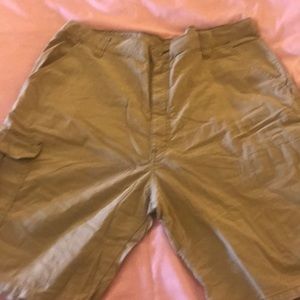 Men’s wrangler cargo shorts size 40